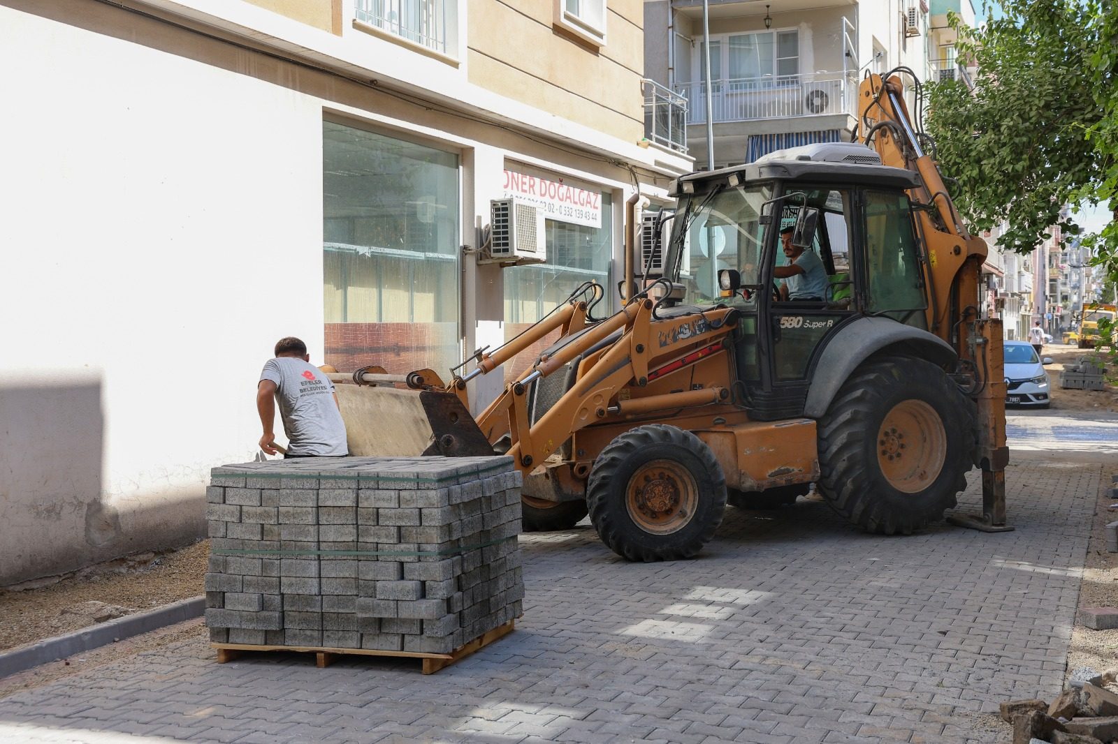 YOL ÇALIŞMALARI DEVAM EDİYOR EFELER YENİLENİYOR