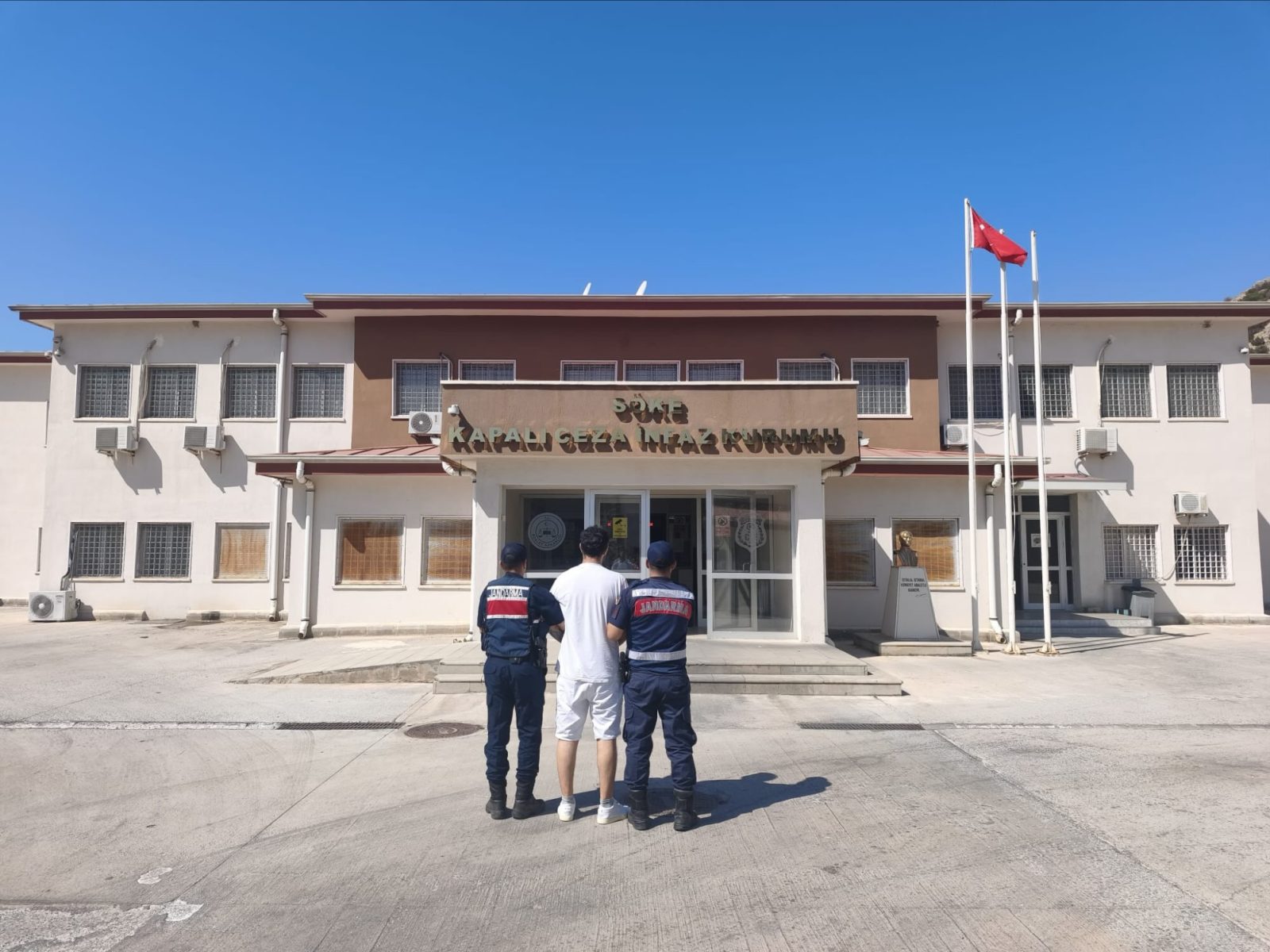 Köşk’te kaçak tütün operasyonu: 630 bin makaron ele geçirildi