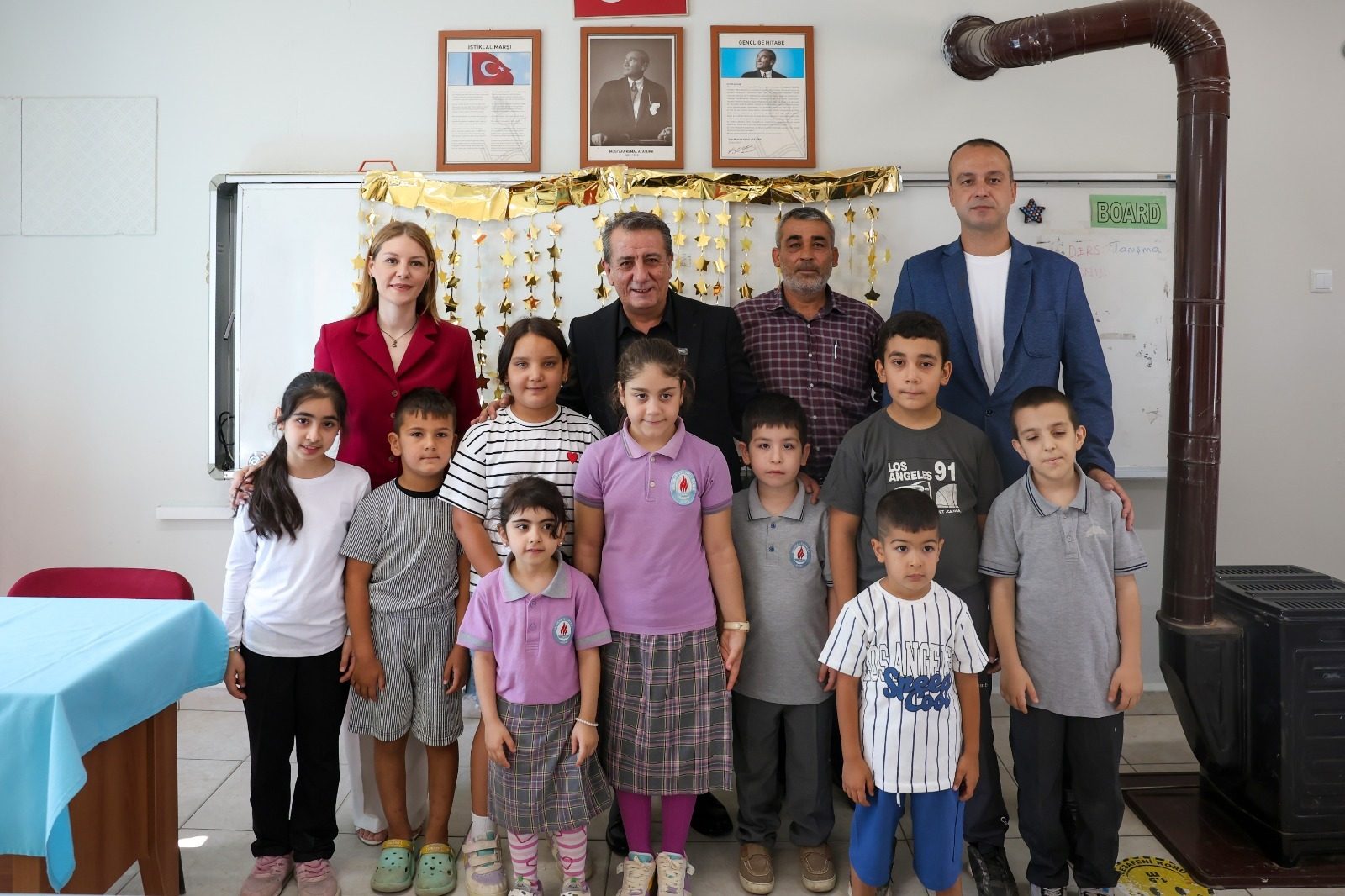 BAŞKAN ANIL YETİŞKİN’DEN MİNİK ÖĞRENCİLERE İLK GÜN SÜRPRİZİ