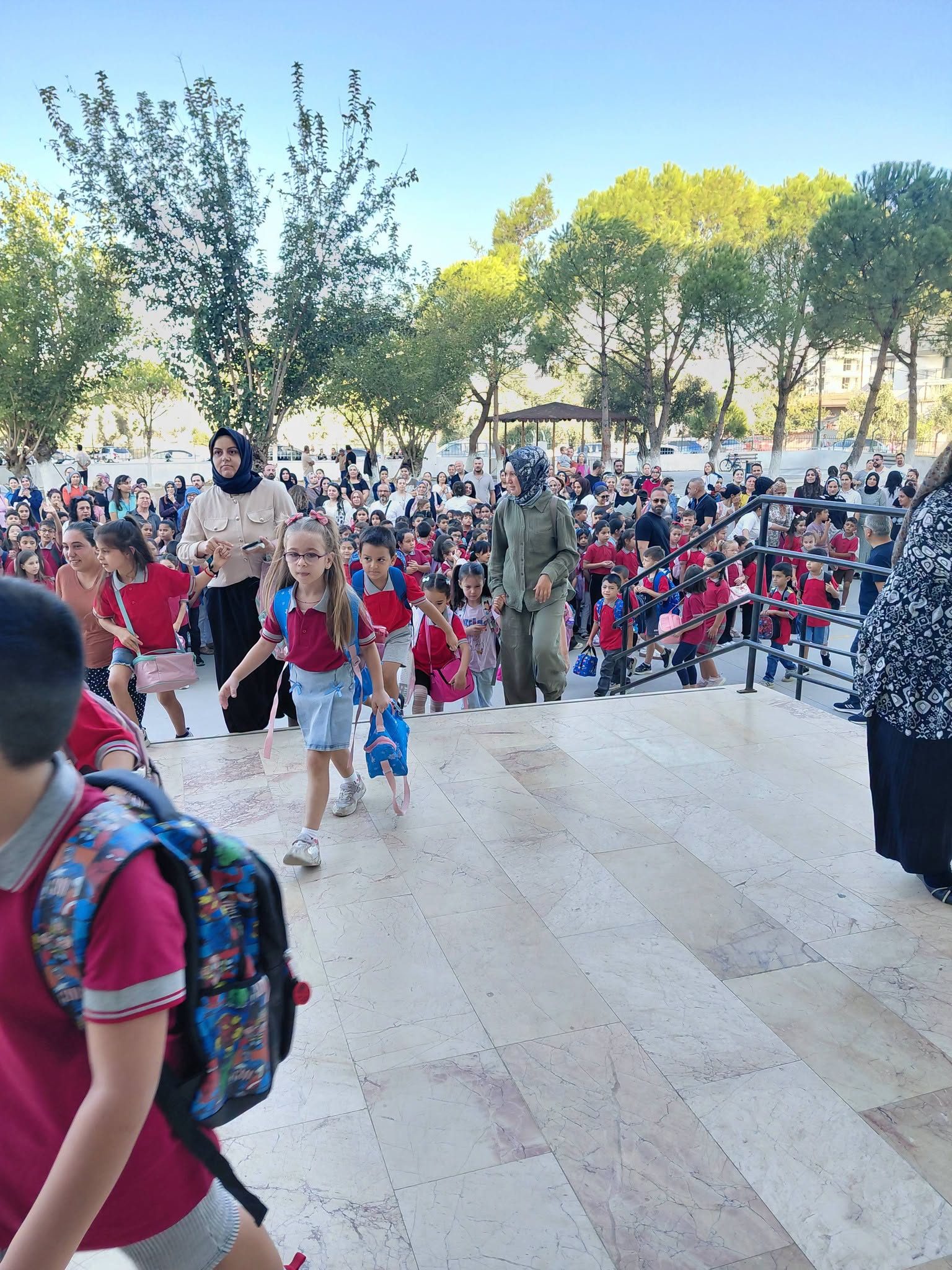 HÜRMÜS AYAYDIN İLKOKULU’NDA YENİ EĞİTİM YILI ENERJİ DOLU BAŞLADI