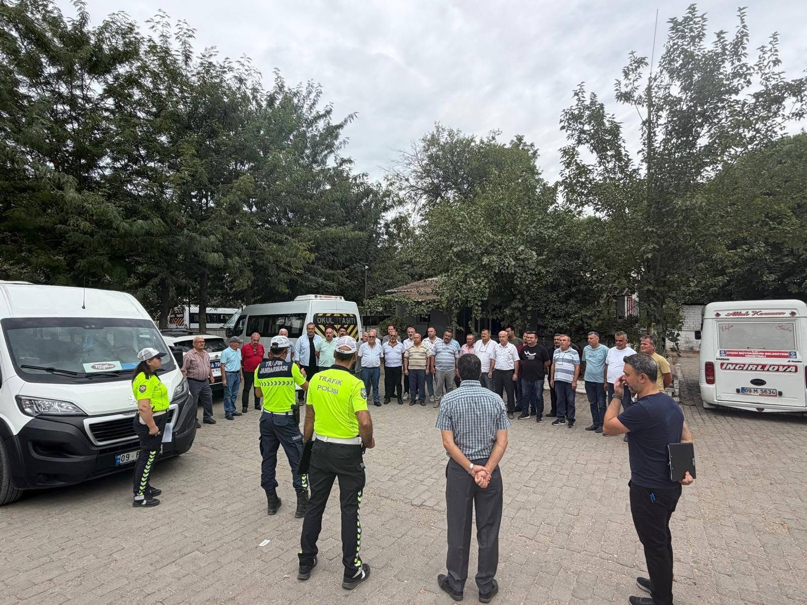 İNCİRLİOVA’DA TAŞIMALI EĞİTİM SERVİSLERİ DENETİMDEN GEÇTİ