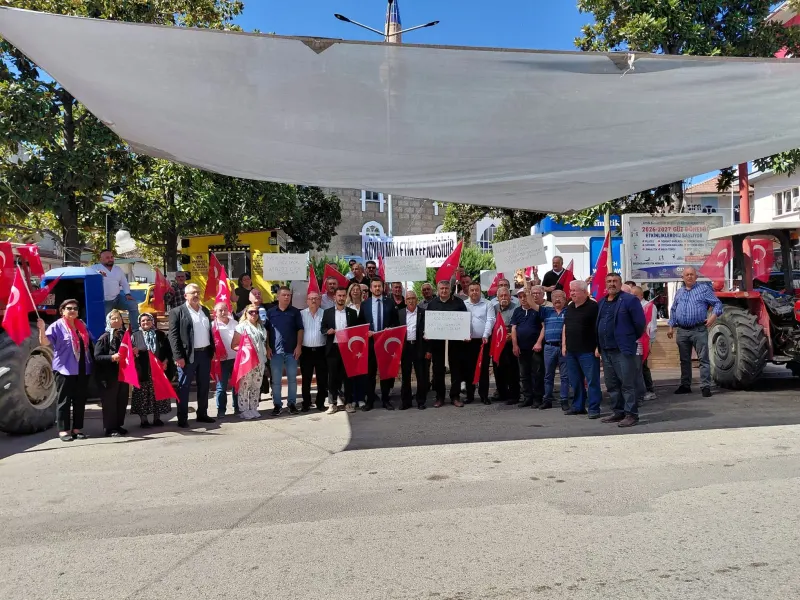TRAKTÖRLER SOKAĞA İNDİ, ÇİFTÇİLER SESİNİ YÜKSELTTİ