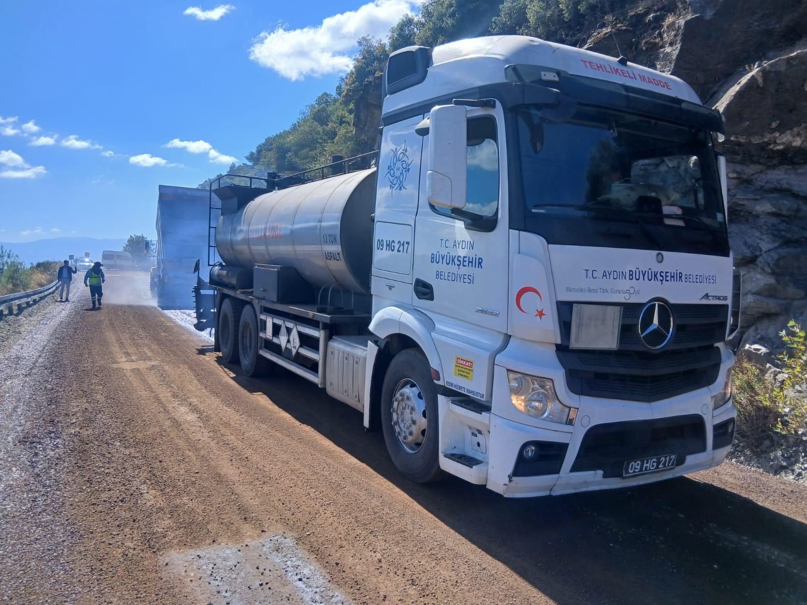 BAŞKAN ÇERÇİOĞLU’NUN ÖNCÜLÜĞÜNDE YOL YAPIM VE YENİLEME ÇALIŞMALARI KENTİN DÖRT BİR YANINDA DEVAM EDİYOR