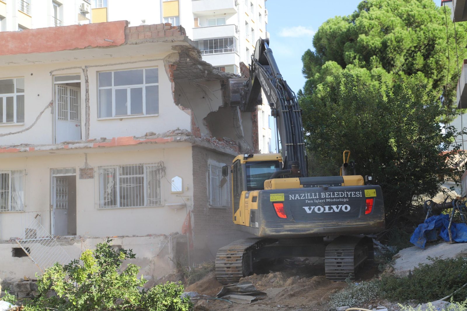 NAZİLLİ BELEDİYESİ’NDEN YEŞİL MAHALLE’DE TRAFİĞİ RAHATLATACAK HAMLE