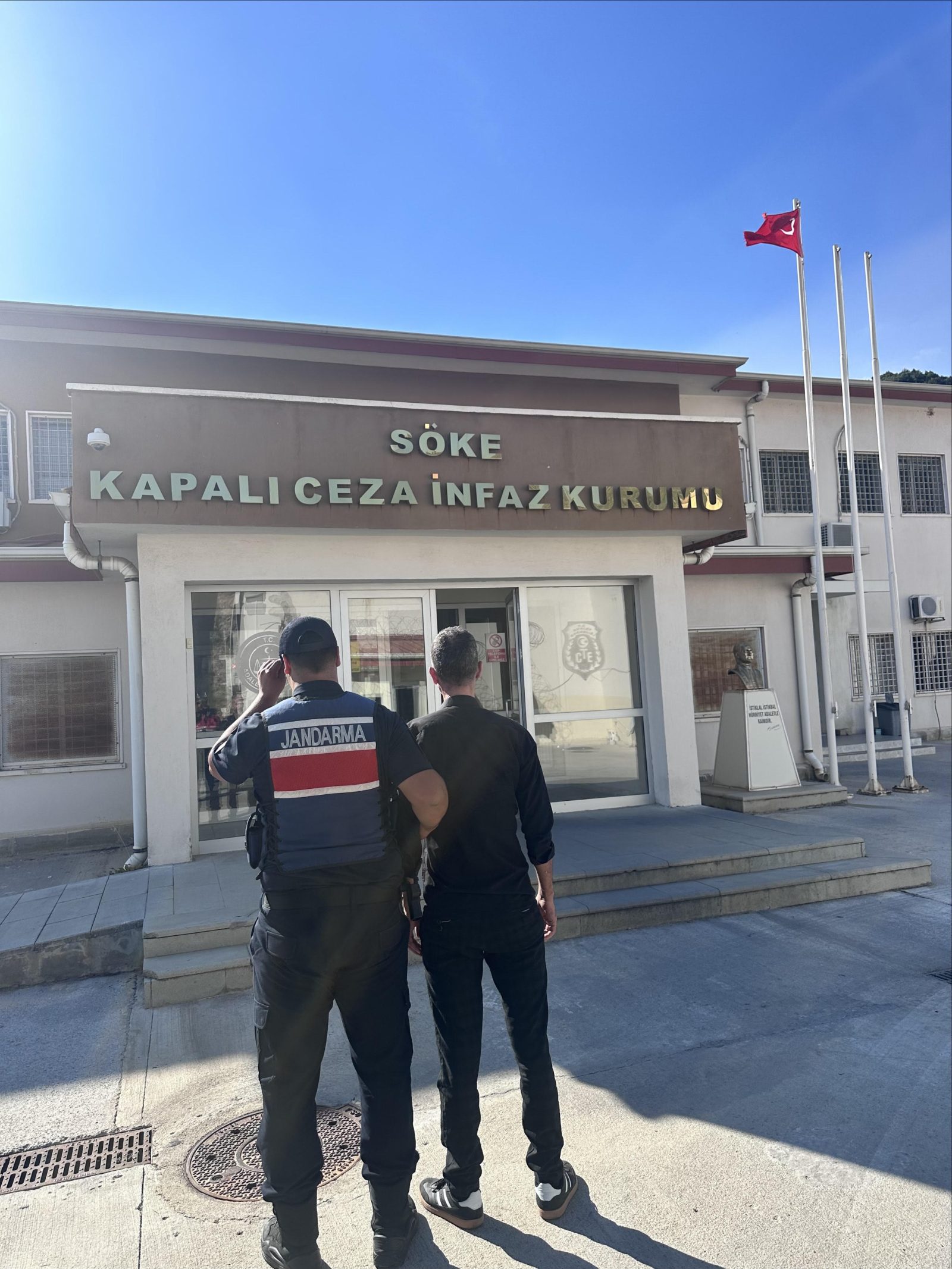 SÖKE’DE 10 YIL HAPİS CEZASI BULUNAN HÜKÜMLÜ YAKALANDI