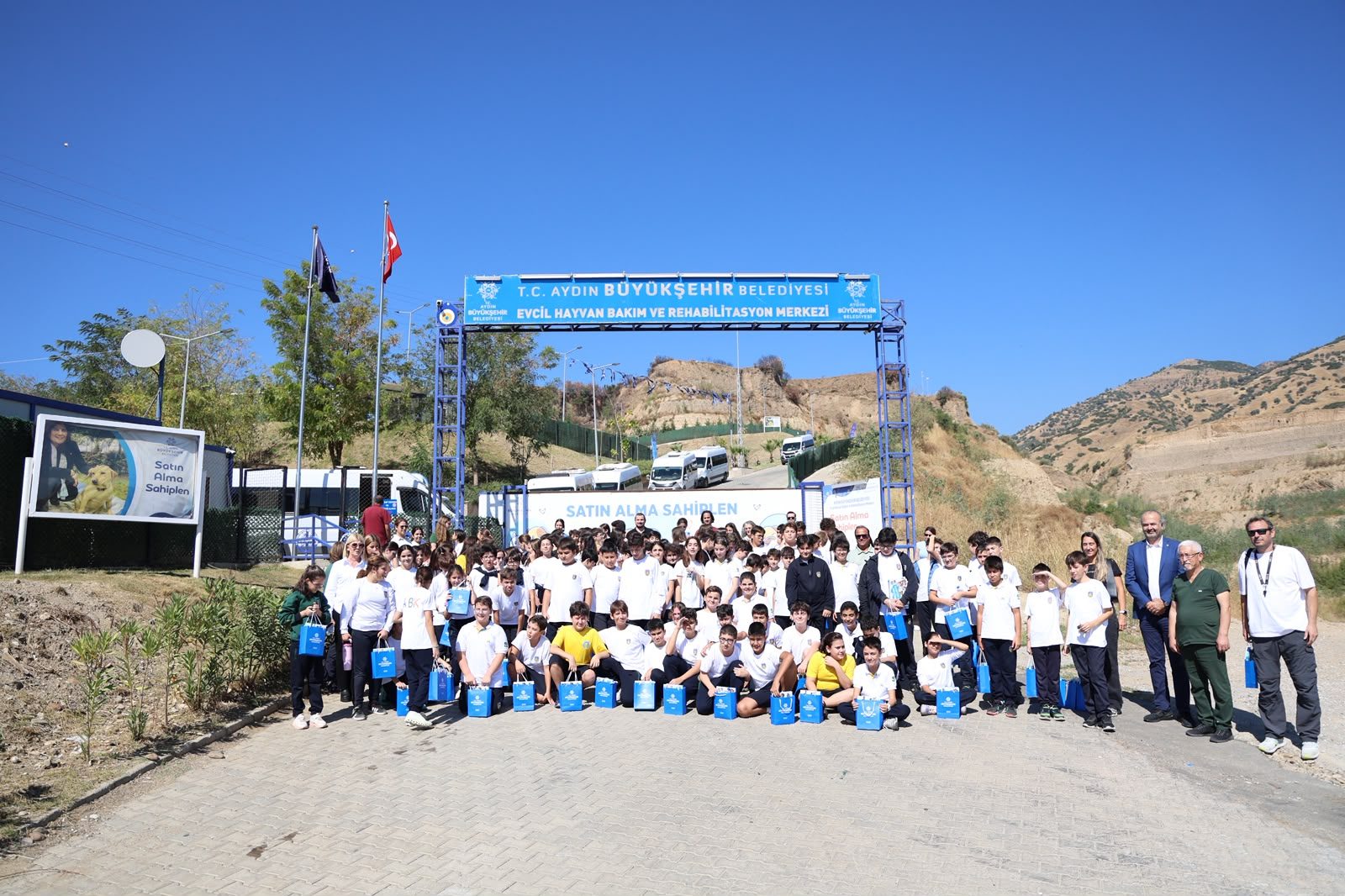 BAŞKAN ÇERÇİOĞLU’NUN ÖNCÜLÜĞÜNDE İLK DERSİN KONUSU “HAYVAN SEVGİSİ”