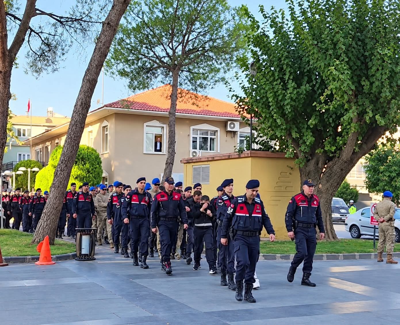 NAZİLLİ’DE UYUŞTURUCU OPERASYONU! EVDE ÇOK SAYIDA UYUŞTURUCU MADDE ELE GEÇİRİLDİ