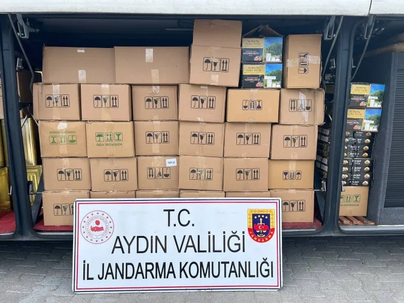 KÖŞK’TE OTOBÜSTEN 2,4 MİLYON TL’LİK KAÇAK İNCİR ÇIKTI
