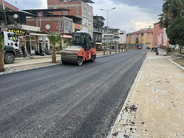 YENİPAZAR’DA YOLLAR YENİLENİYOR: SICAK ASFALT ÇALIŞMALARI DEVAM EDİYOR