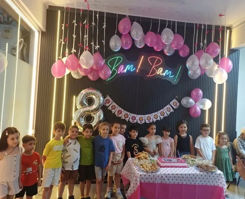 İNCİRLİOVA’DA ÇOCUKLARIN YENİ EĞLENCE DURAĞI BAM BAM ÇOCUK OYUN EVİ & CAFE! 🎈