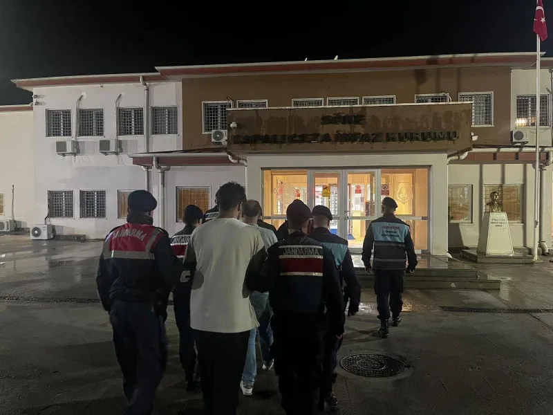 Didim'de otelde 14 düzensiz göçmen yakalandı, otel sahibi ve çalışanı tutuklandı