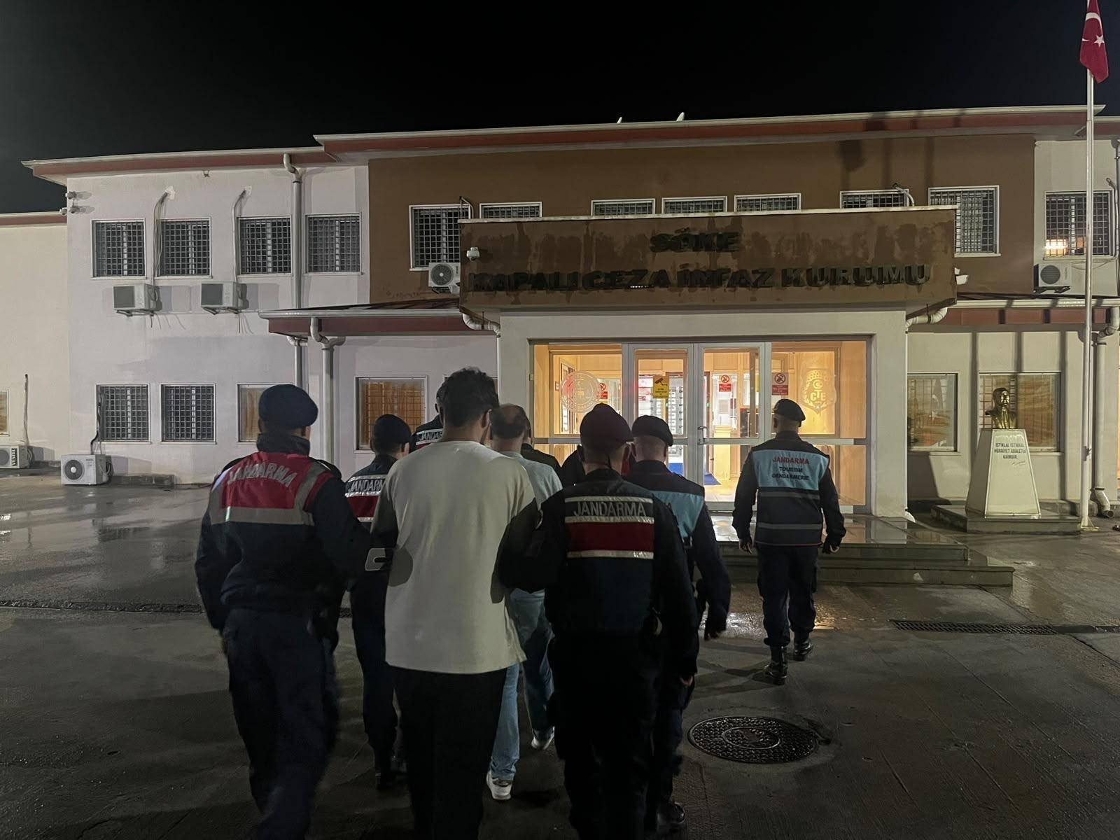 Didim'de otelde 14 düzensiz göçmen yakalandı, otel sahibi ve çalışanı tutuklandı