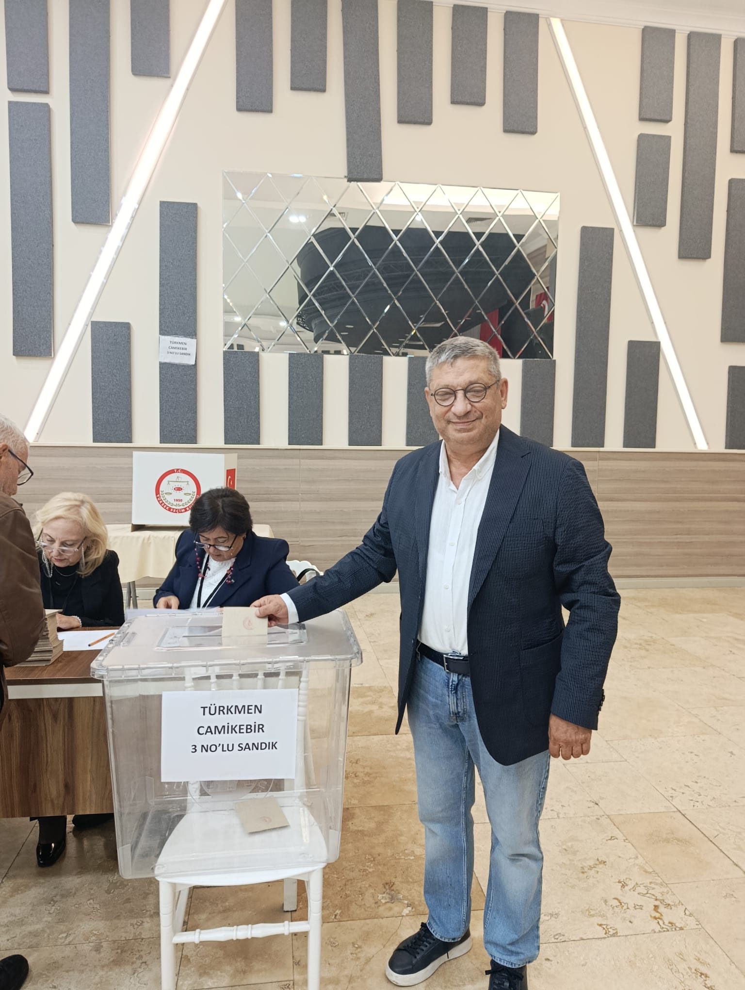 AV. BARKAN KALINOMUZ  OYUNU KUŞADASI’NDA KULLANDI
