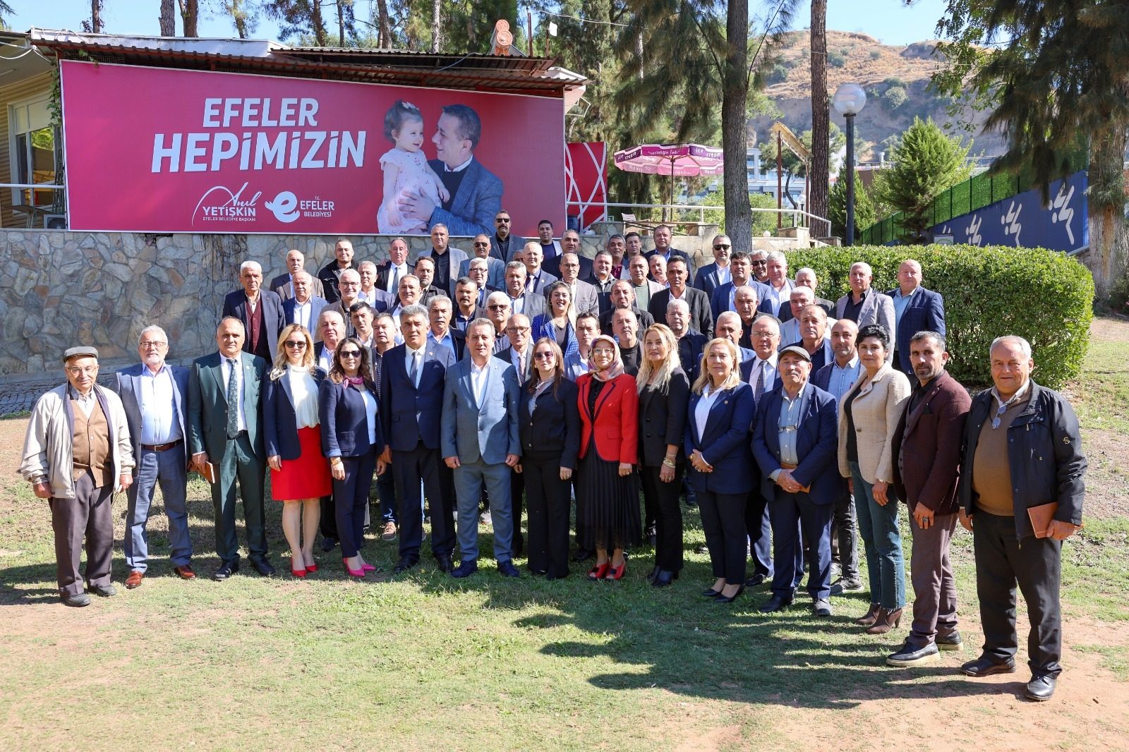 BAŞKAN YETİŞKİN MUHTARLARLA BULUŞTU: “İYİ Kİ VARSINIZ”