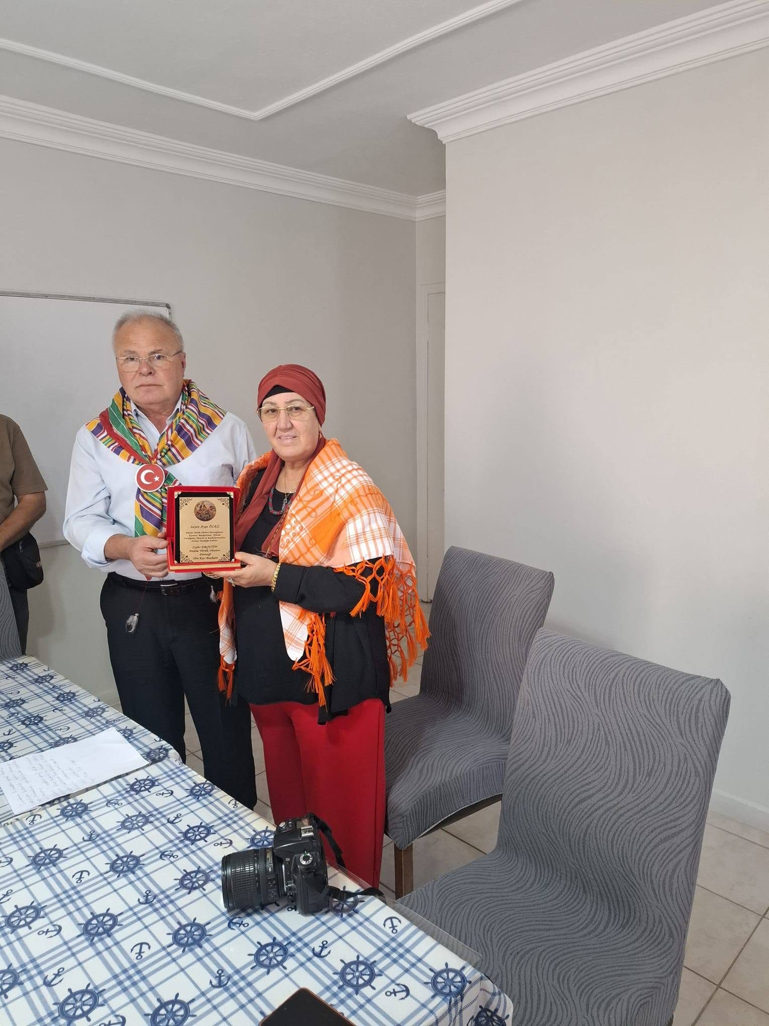 DİDİM YÖRÜK OBALARI DERNEĞİ’NDE GÖREV DEĞİŞİMİ! KURUCU BAŞKAN AYŞE ÖLEZ’DEN ZAFER ERÇETİN’E GÖREV TESLİMİ