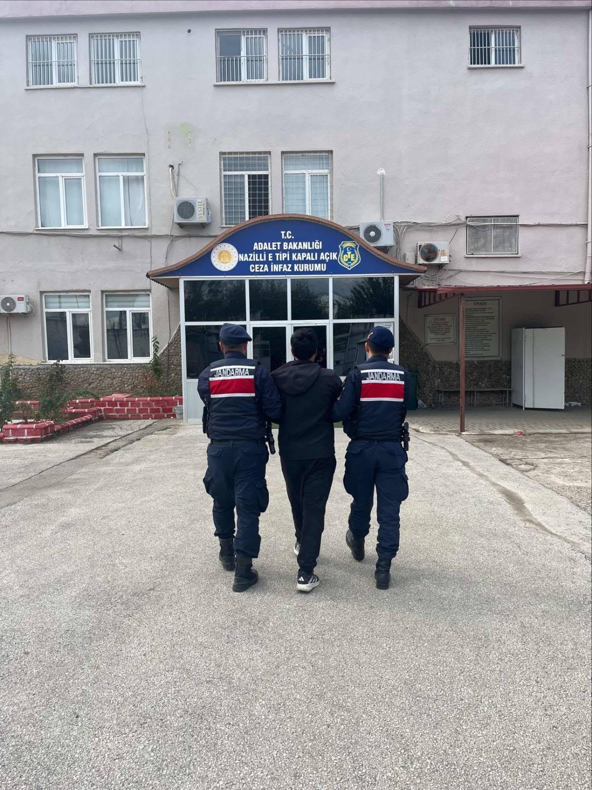 NAZİLLİ’DE 15 YIL HAPİS CEZASI BULUNAN HÜKÜMLÜ YAKALANDI
