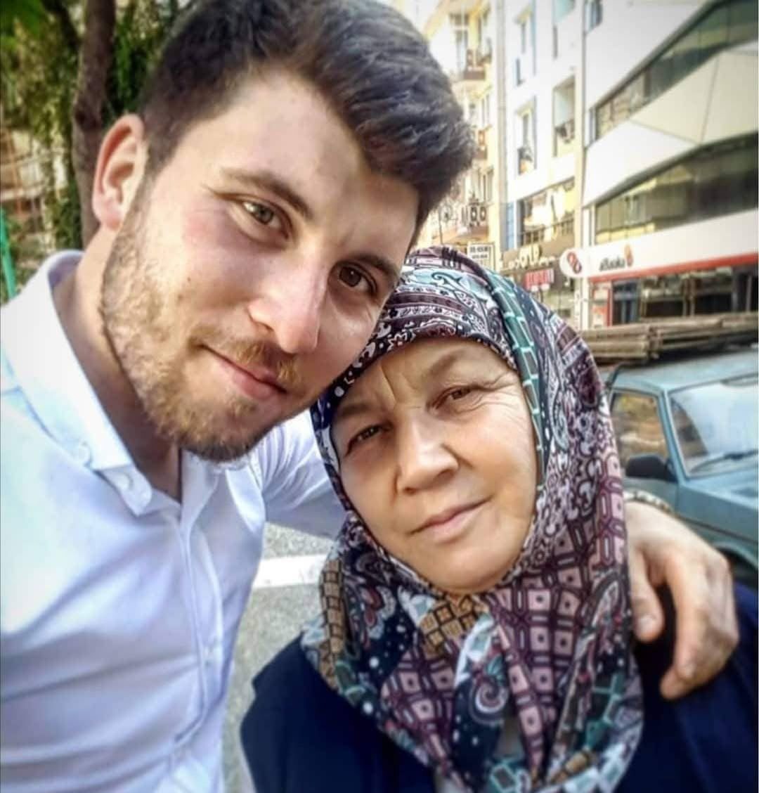 GAZETECİ KAZIM EREN ACER’İN ACI GÜNÜ! ANNESİ GÜLÜMSER ÖZHAVUTÇU VEFAT ETTİ