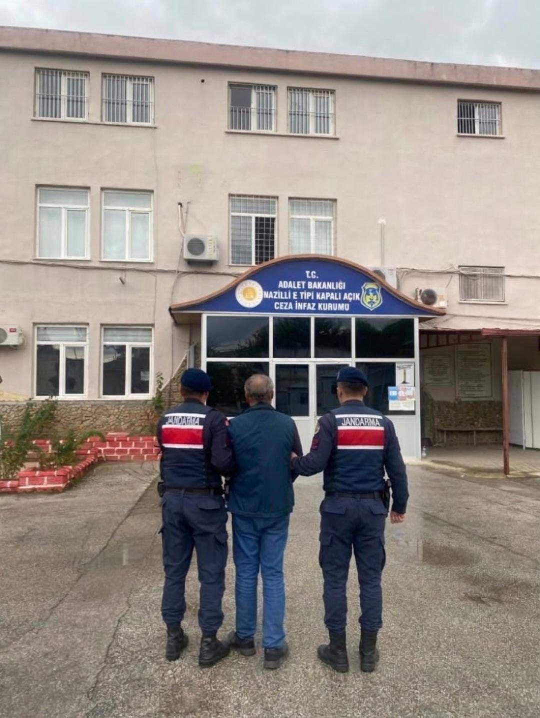 Kuyucak’ta kaçak silah imalathanesine baskın: 7 tabanca, 5 tüfek ve 1.500’den fazla fişek ele geçirildi