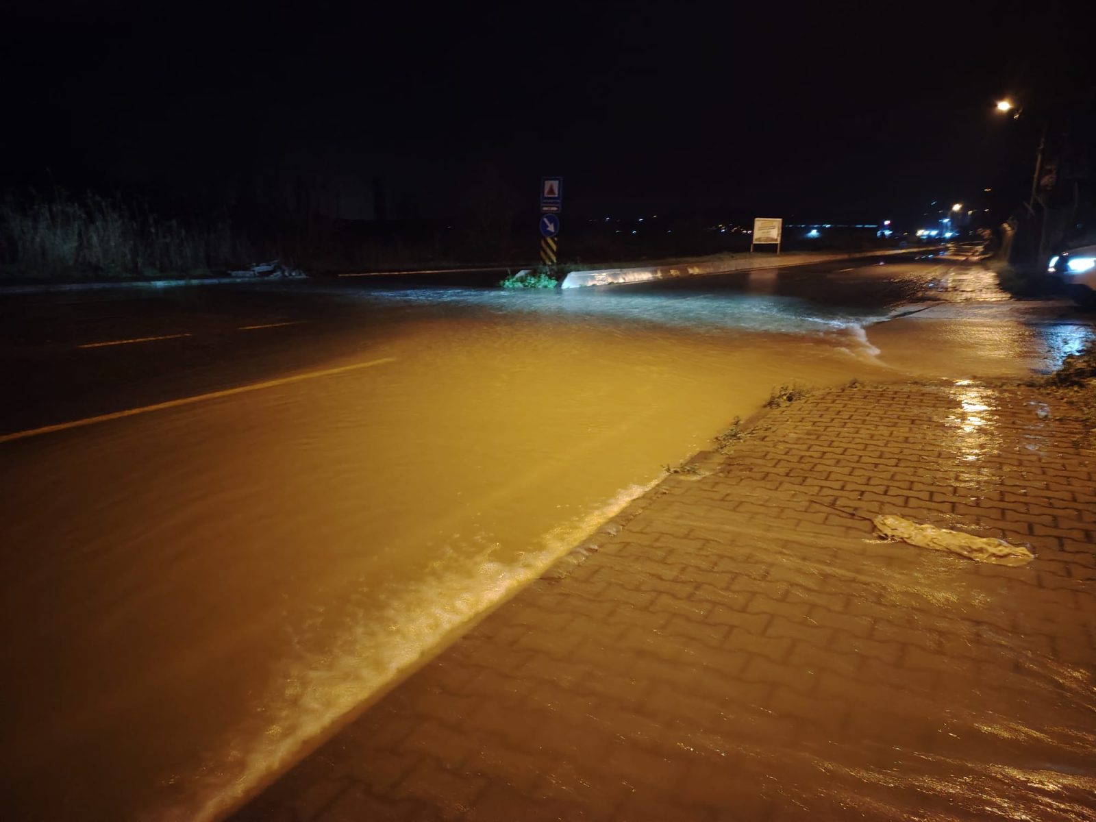 Fırtına Germencik’i vurdu, ilçe göle döndü