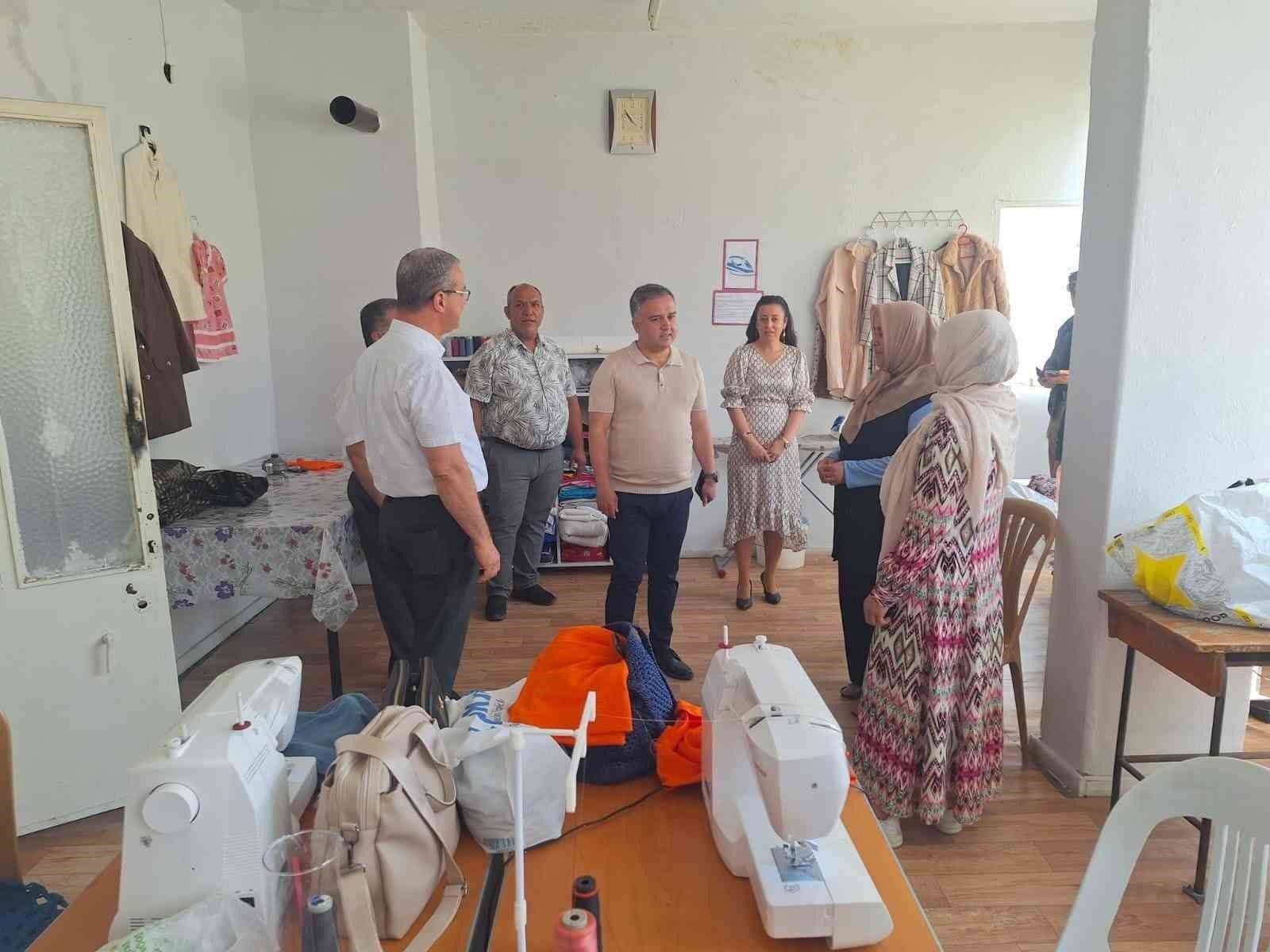 Bozdoğan Kaymakamı Gökçe dikiş nakış kursiyerleri ile bir araya geldi
