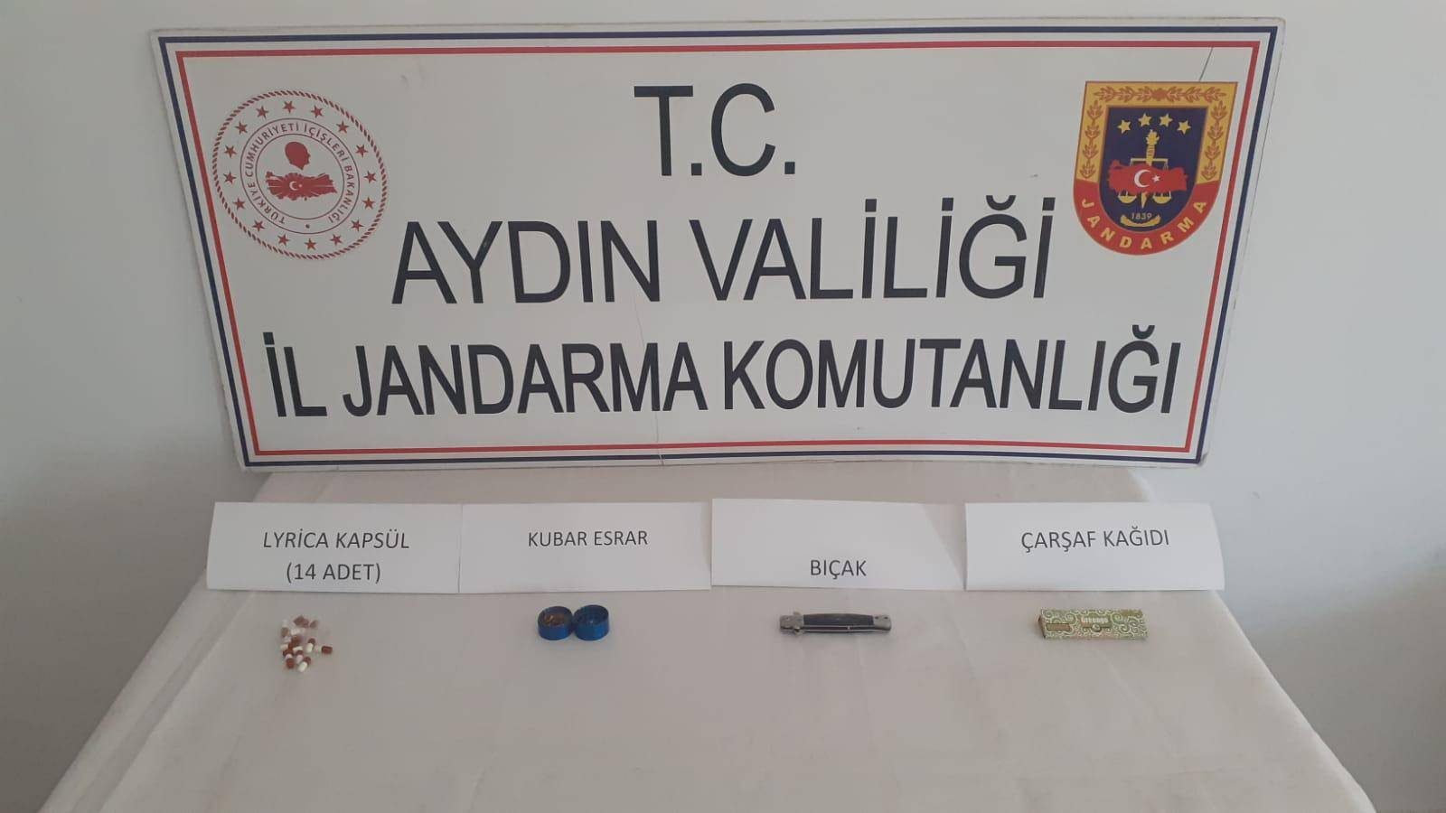 ŞÜPHELİ KİŞİLERİN ARACINDAN SENTETİK HAP ELE GEÇTİ