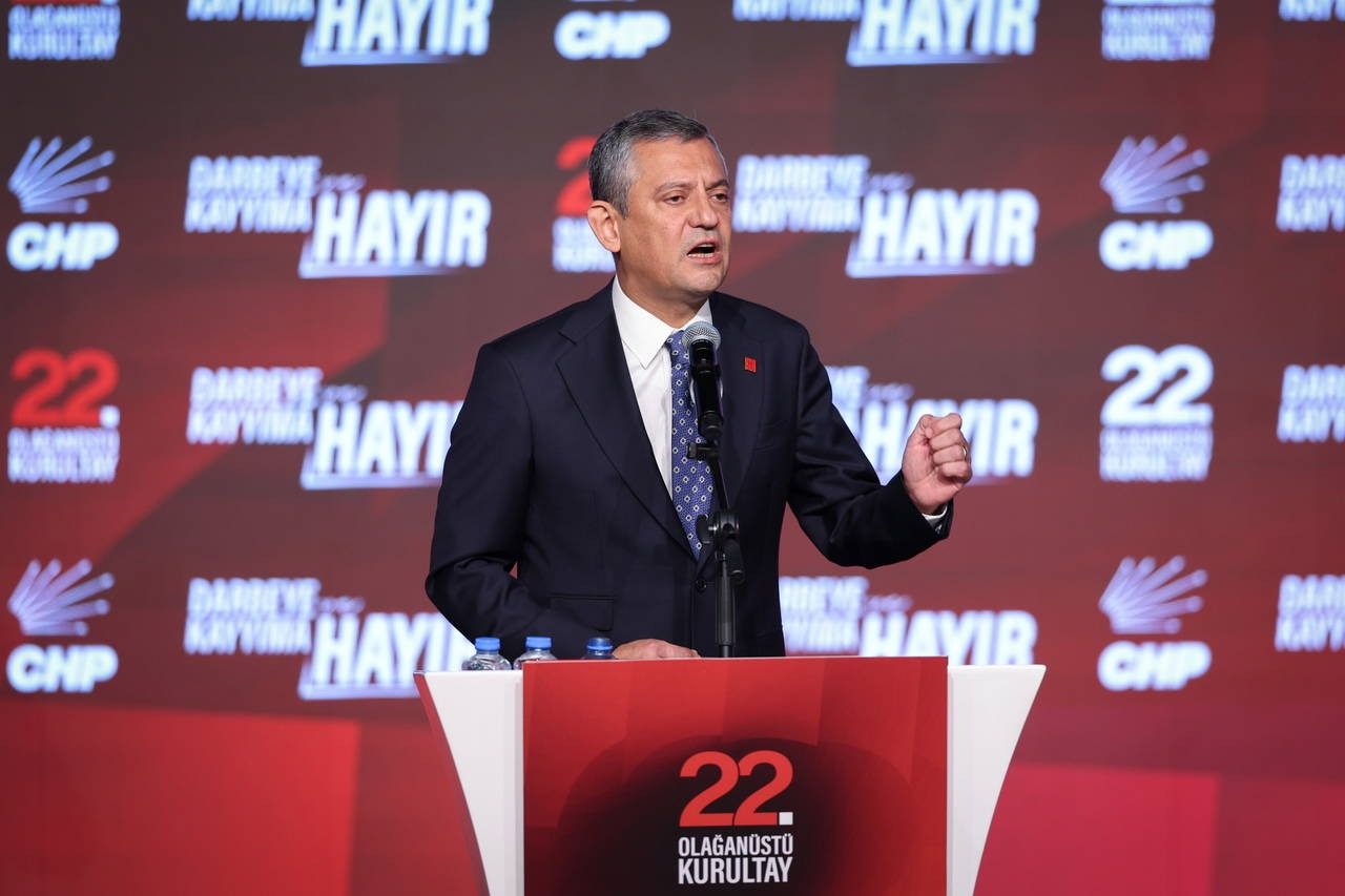 Özgür Özel, CHP'nin 22. Olağanüstü Kurultayı'nda yeniden Genel Başkan seçildi