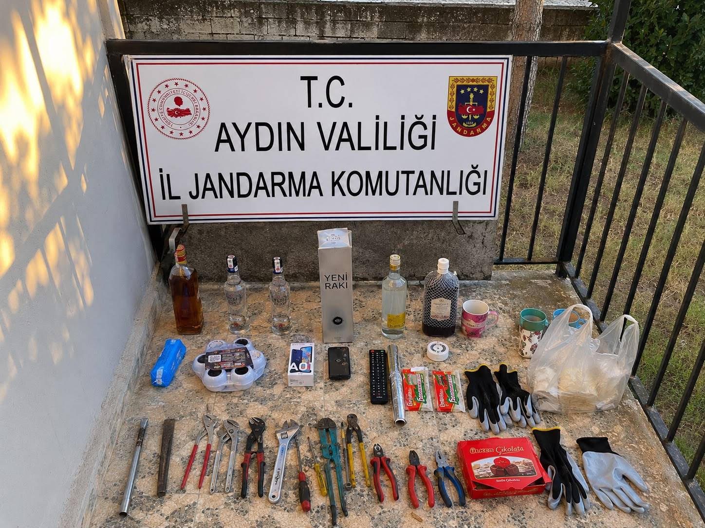 Bozdoğan'da Hırsızlık Yapan 2 Şüpheli Suçüstü Yakalandı