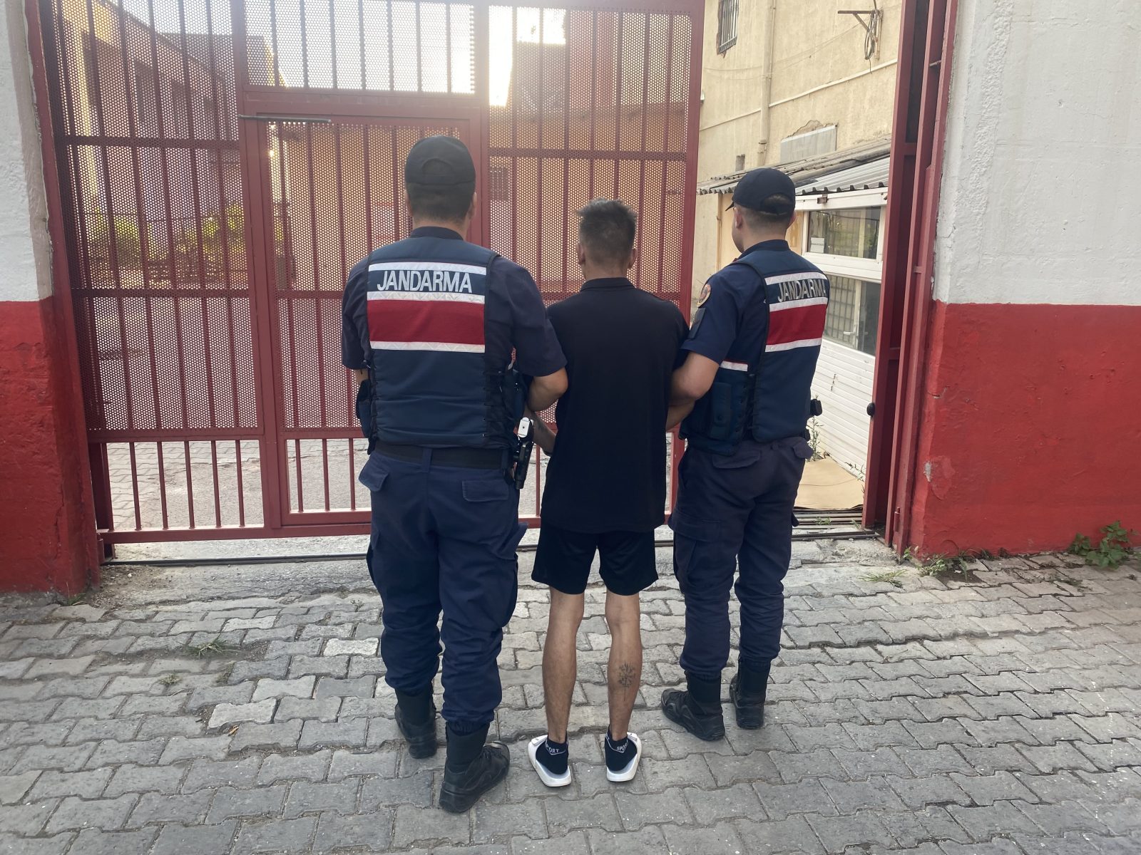 İncirliova’da Hırsızlık Suçundan Aranan Hükümlü Yakalandı