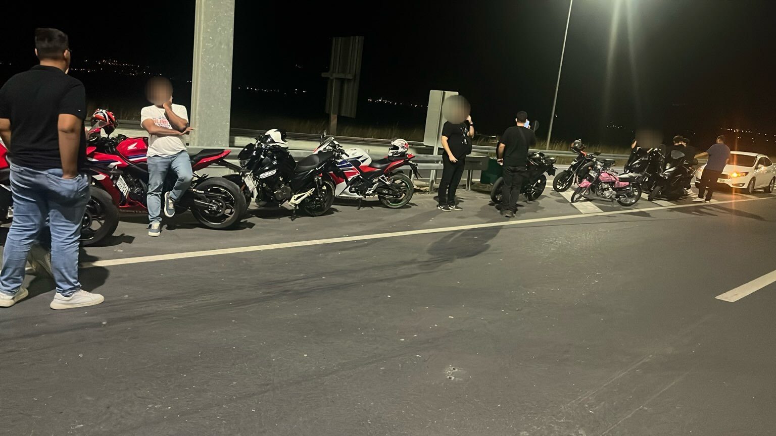 TRAFİĞİ TEHLİKEYE SOKAN MOTORSİKLETLİ