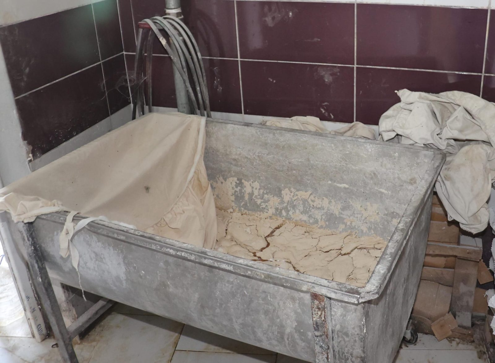 Koçarlı'da Skandal: Sağlıksız Koşullardaki Fırından Çıkan Ekmekler Halka Yedirilmiş