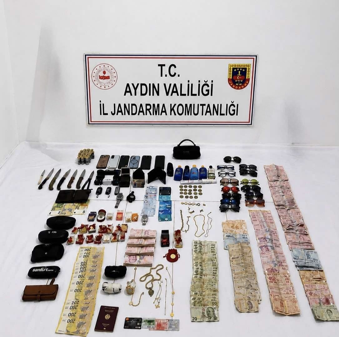 Kuşadası sahilinde seri hırsızlık şüphelisi suçüstü yakalandı