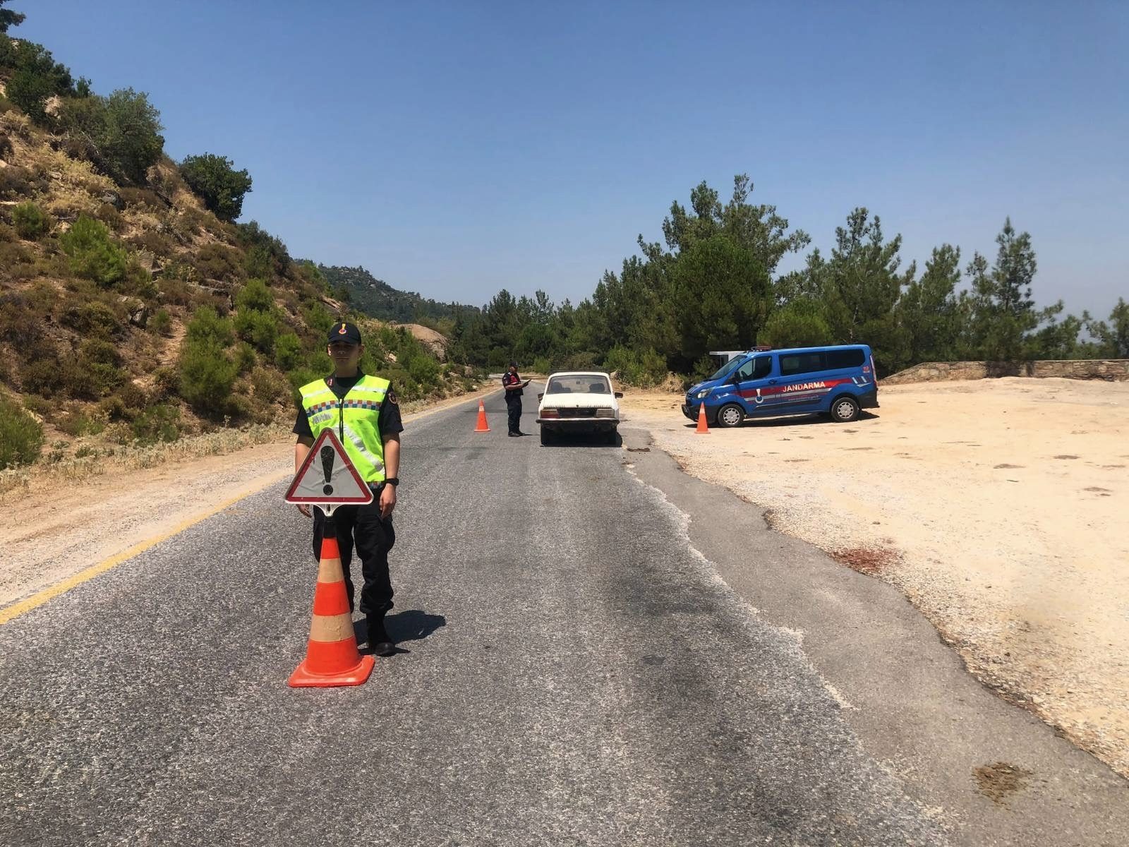 ÇEMBER-137 Operasyonu: 81 unsur ve 241 personelin katılımıyla 22 aranan şahıs yakalandı