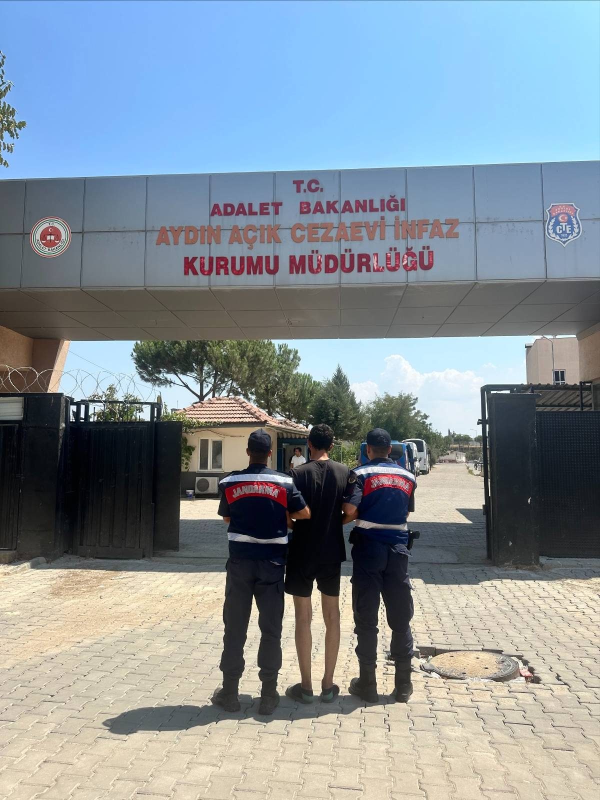 ARANAN ŞAHISLARA YÖNELİK OPERASYON DA 25 KİŞİ YAKALANDI