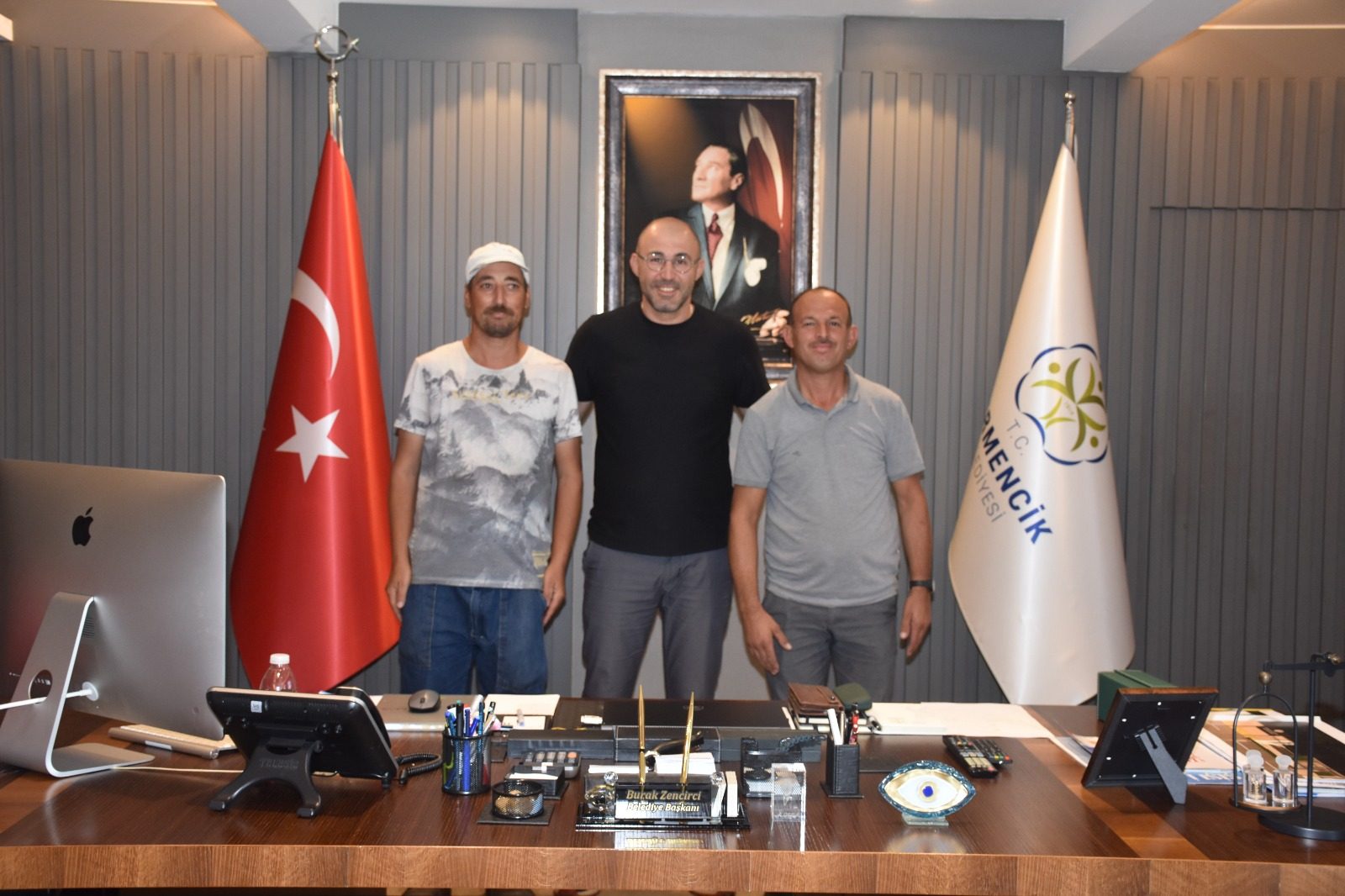 BAŞKAN ZENCİRCİ’DEN ÜMMET AKIN’A ÖDÜL