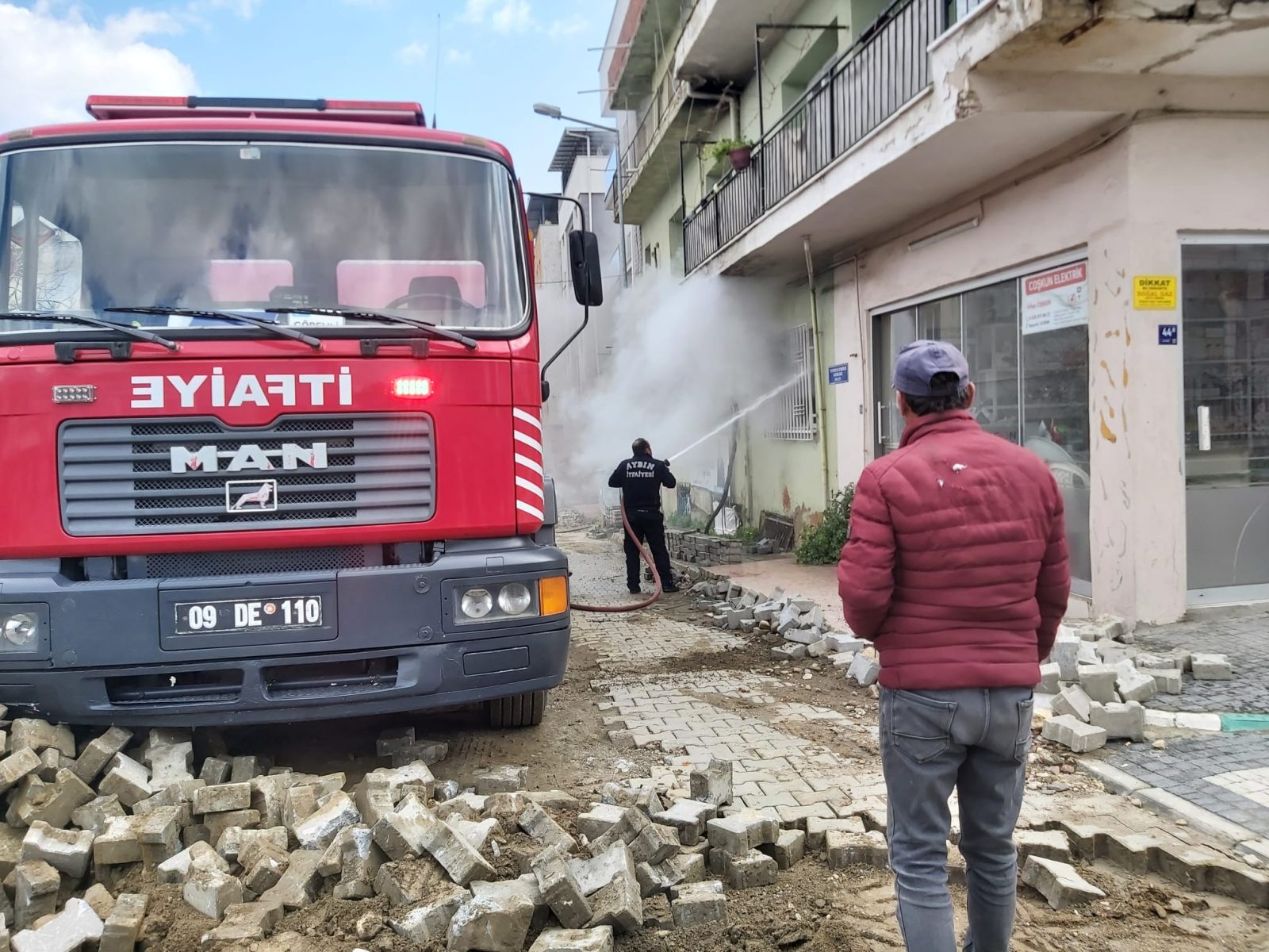 KOÇARLI ORTA MAHALLEDE YANGIN
