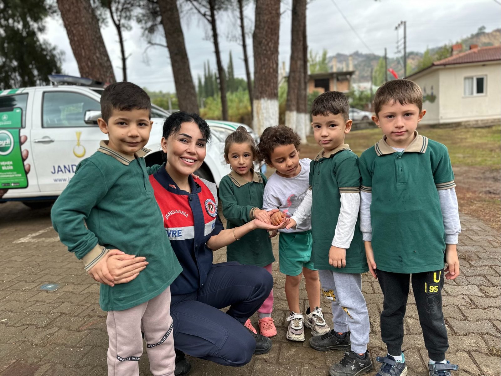 AYDIN’DA JANDARMADAN ÖĞRENCİLERE DOĞA VE HAYVAN SEVGİSİ EĞİTİMİ