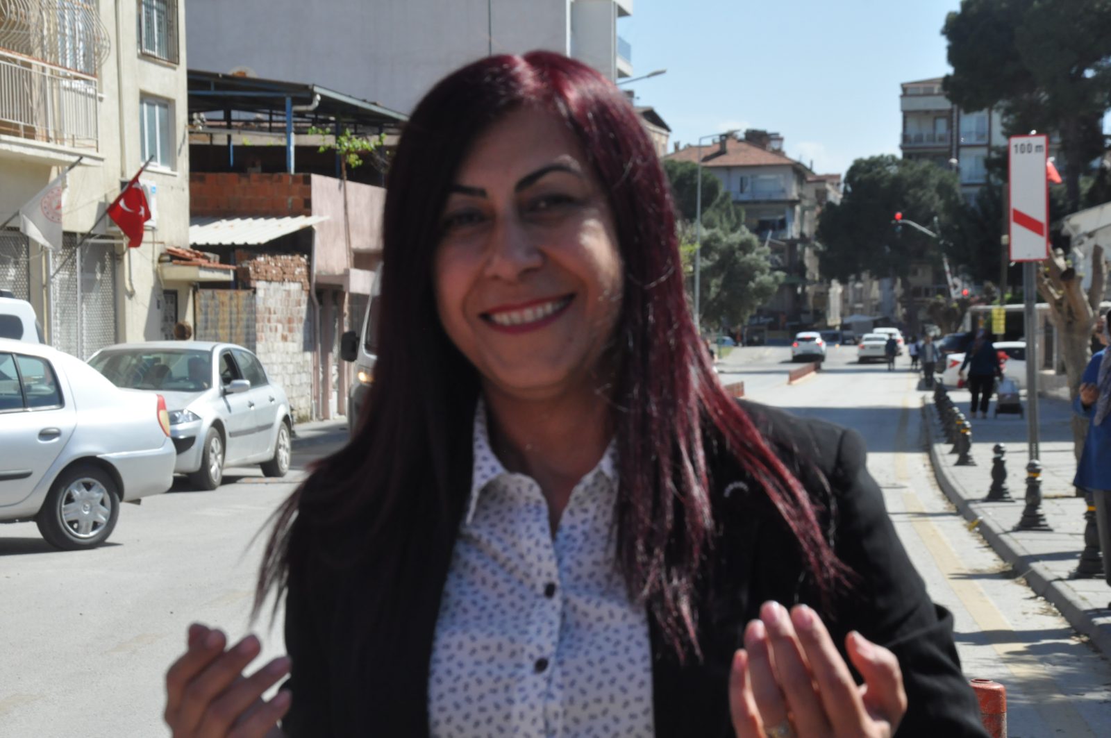 ORTAKLAR MAHALLESİNİN KADIN MUHTARI SEVAL CİVELEK