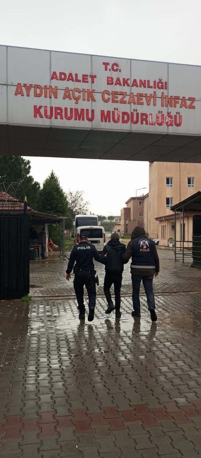 Aydın Emniyet Müdürlüğü’nden Başarılı Operasyon: 9 Yıl Hapis Cezalı Şahıs Yakalandı