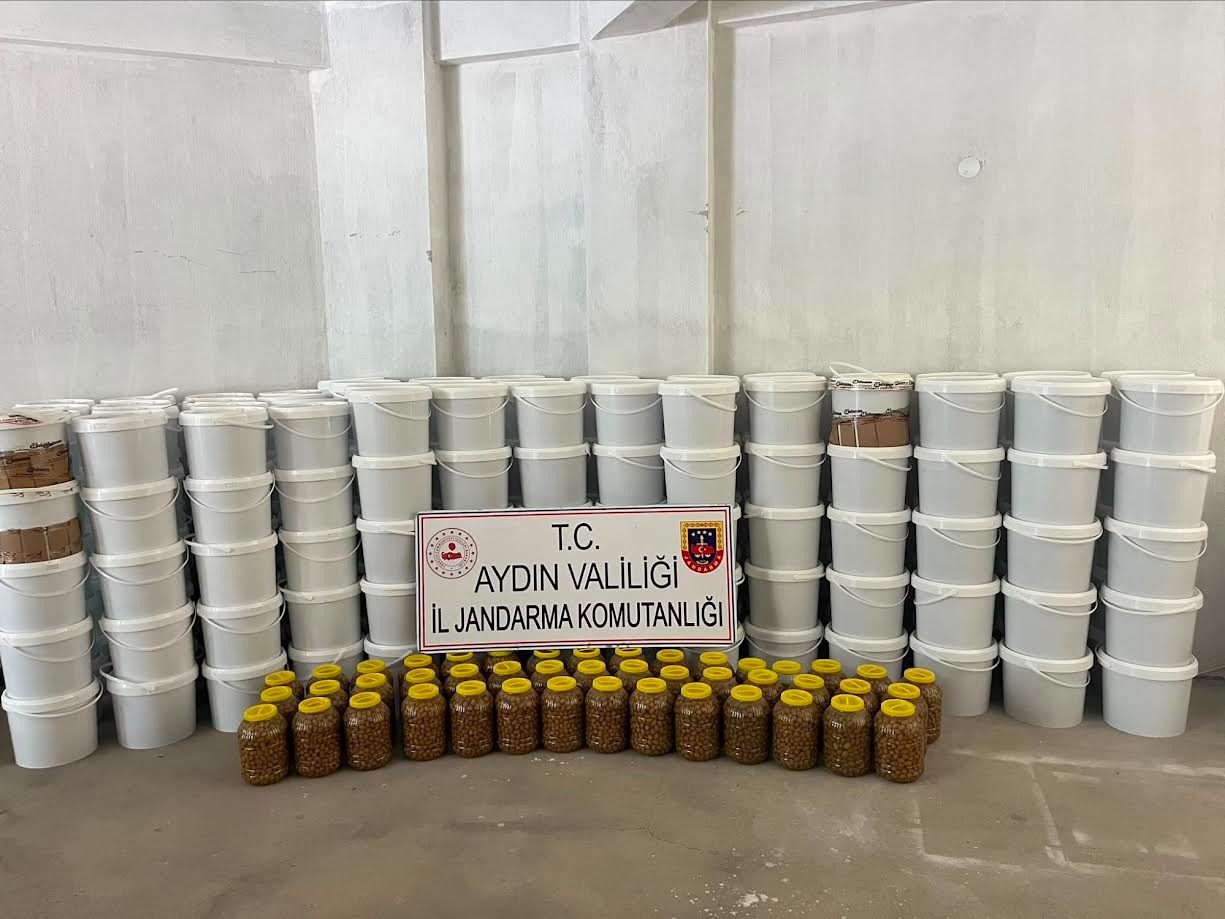 Köşk’te 3 milyon liralık sahte gıda operasyonu: 4 ton salça ve 300 kilo zeytin ele geçirildi