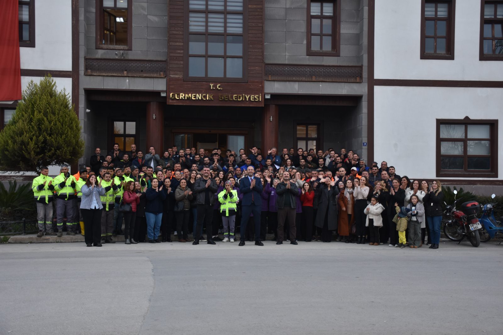 GELİR DEĞİL EMEK: 1 MAYIS’TA GERMENCİK BELEDİYESİ’NİN İŞLETMELERİ KAPALI