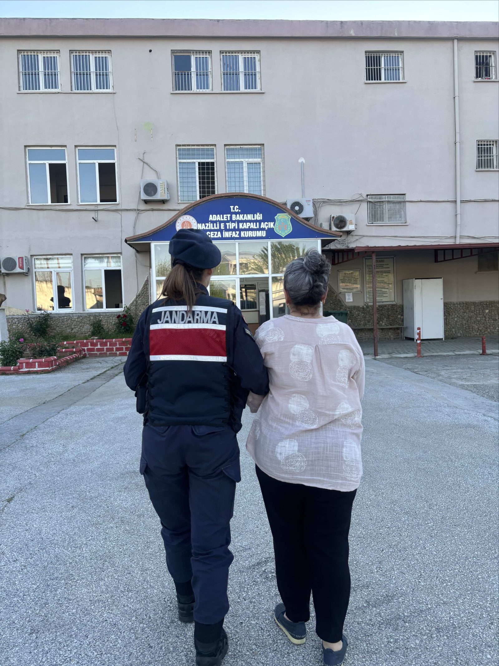 Nazilli'de Ziynet Eşyası Hırsızlığı: Şüpheli Tutuklandı, 850 Bin TL Değerinde Eşya Ele Geçirildi
