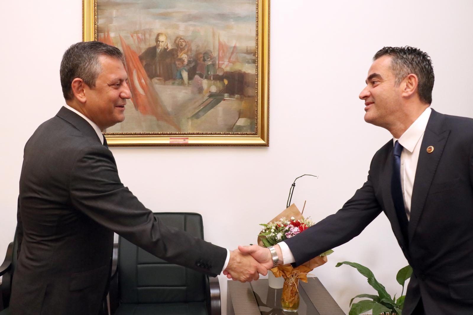 CHP Genel Başkanı Özel’den, Başkan Arıcı’ya büyük övgü