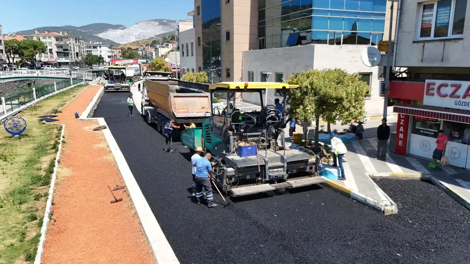 SÖKE'DE YOL YAPIM VE YENİLEME ÇALIŞMALARI SÜRÜYOR