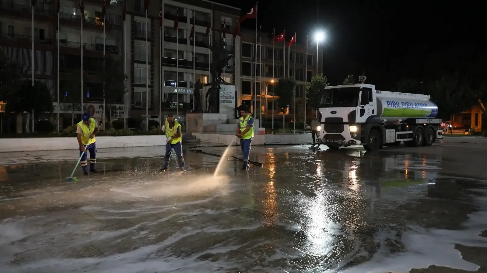 AYDIN BÜYÜKŞEHİR BELEDİYESİ PIRIL PIRIL İNCİRLİOVA İÇİN ÇALIŞMALARINA ARALIKSIZ DEVAM EDİYOR