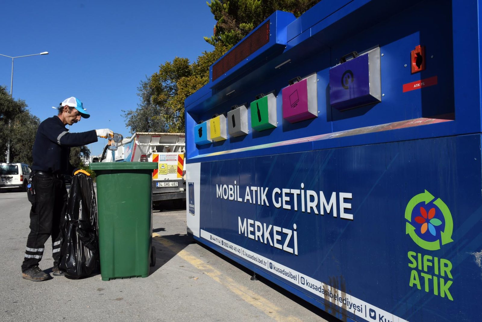 KUŞADASI’NDA TEMİZLİK SEFERBERLİĞİ: BELEDİYEDEN YENİ UYGULAMALAR, MÜDÜRLÜKTEN VATANDAŞA ÇAĞRI