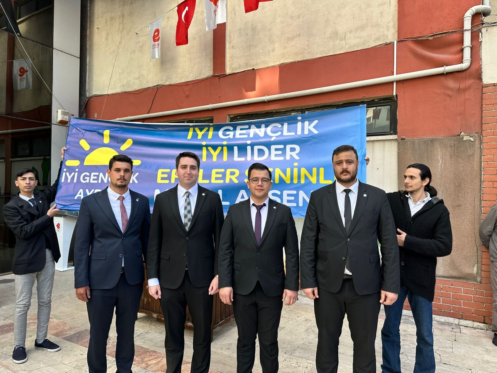İYİ PARTİ AYDIN GENÇLİK KOLLARINDA DEVİR TESLİM