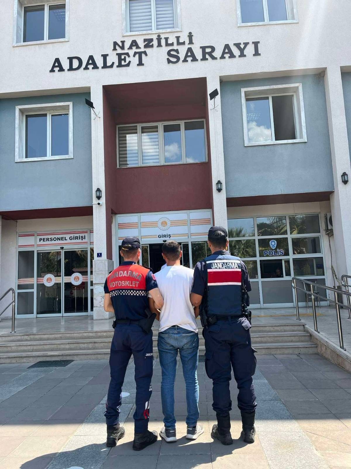 Uyuşturucu Operasyonu: 8 Şüpheli Yakalandı