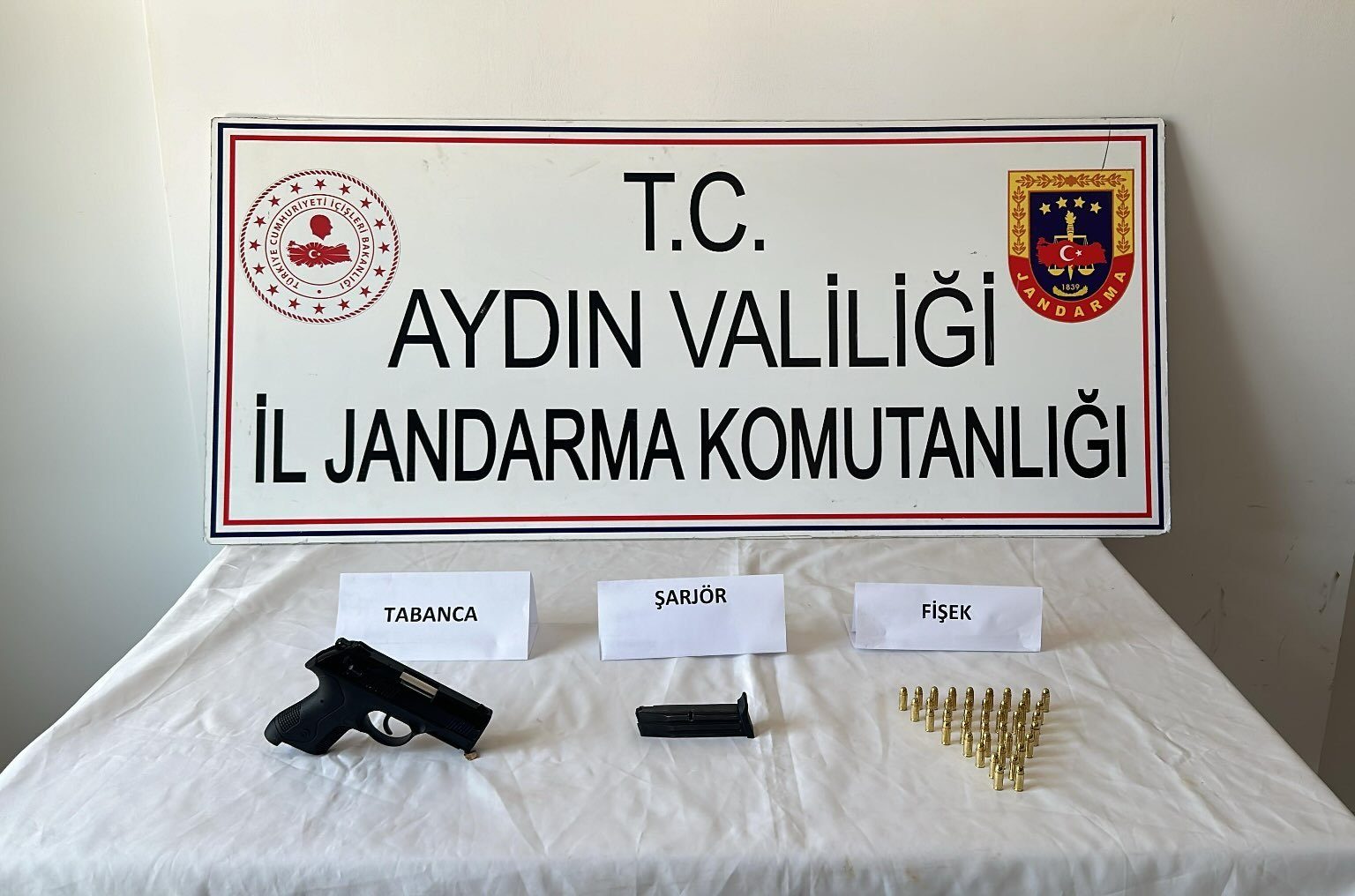 OSMANBÜKÜ’NDE JANDARMA KURUSIKIDAN BOZMA SİLAH ELE GEÇİRDİ