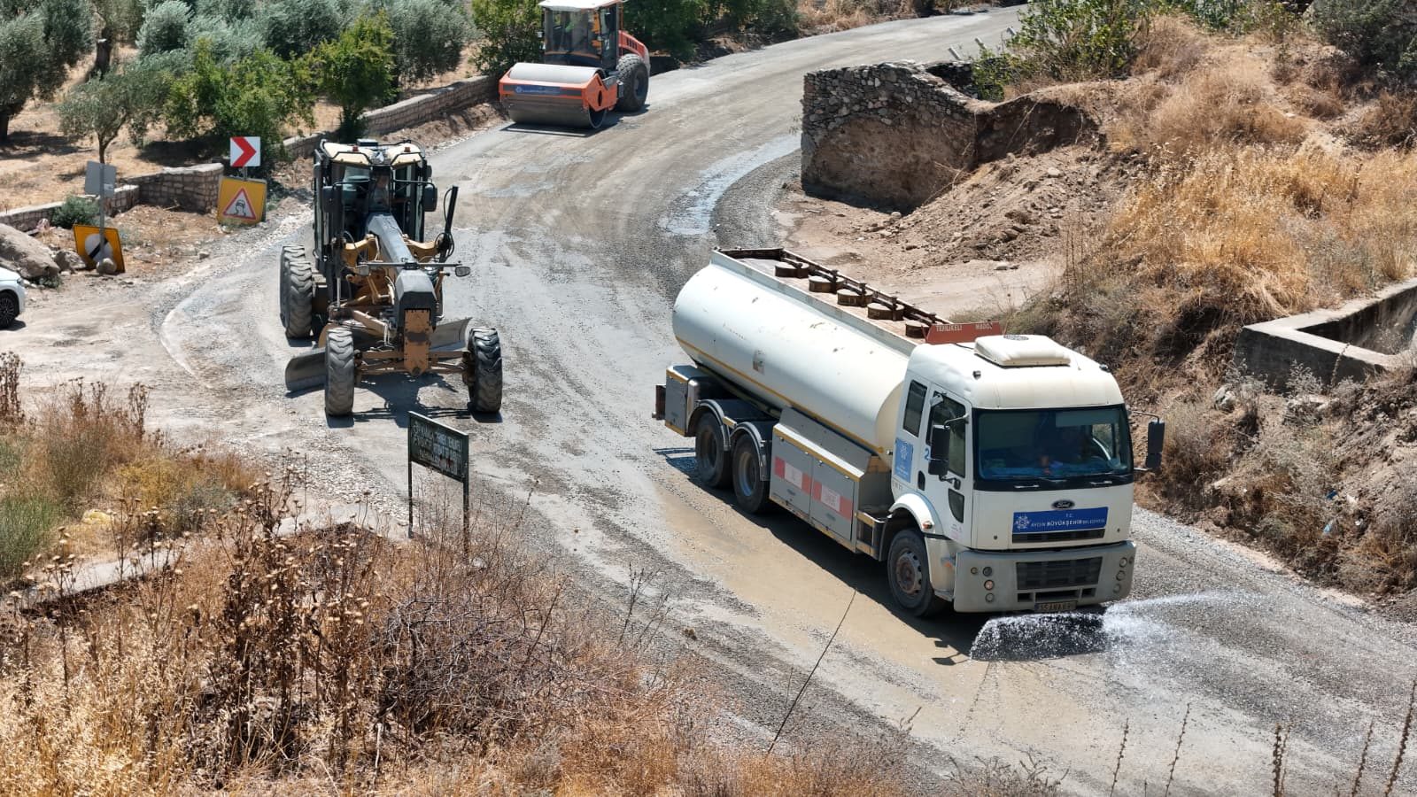 KIRSALDAN KENT MERKEZİNE KADAR AYDIN'IN TÜM YOLLARI YENİLENİYOR