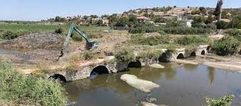 Büyük Menderes’te Tarihi Taşköprü temizleniyor